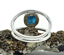 Load image into Gallery viewer, Neon Blue Apatite Ring, Size R 1/2, Sterling Silver, Raw Gemstone, Rough Blue Apatite - GemzAustralia 
