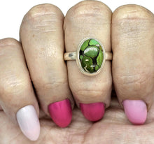 Load image into Gallery viewer, Green Turquoise Ring, Size R 1/2, Sterling Silver, Oval Shaped, Copper Mojave Turquoise - GemzAustralia 