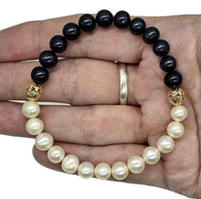 Load image into Gallery viewer, Black &amp; White Pearl Bracelet, Freshwater Pearls, Elasticised, June Birthstone - GemzAustralia 