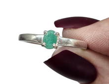 Load image into Gallery viewer, Oval Faceted Emerald Ring, size 9 1/4, Sterling Silver, May Birthstone, Natural Gemstone, Inspiration Stone, Action Stone - GemzAustralia 
